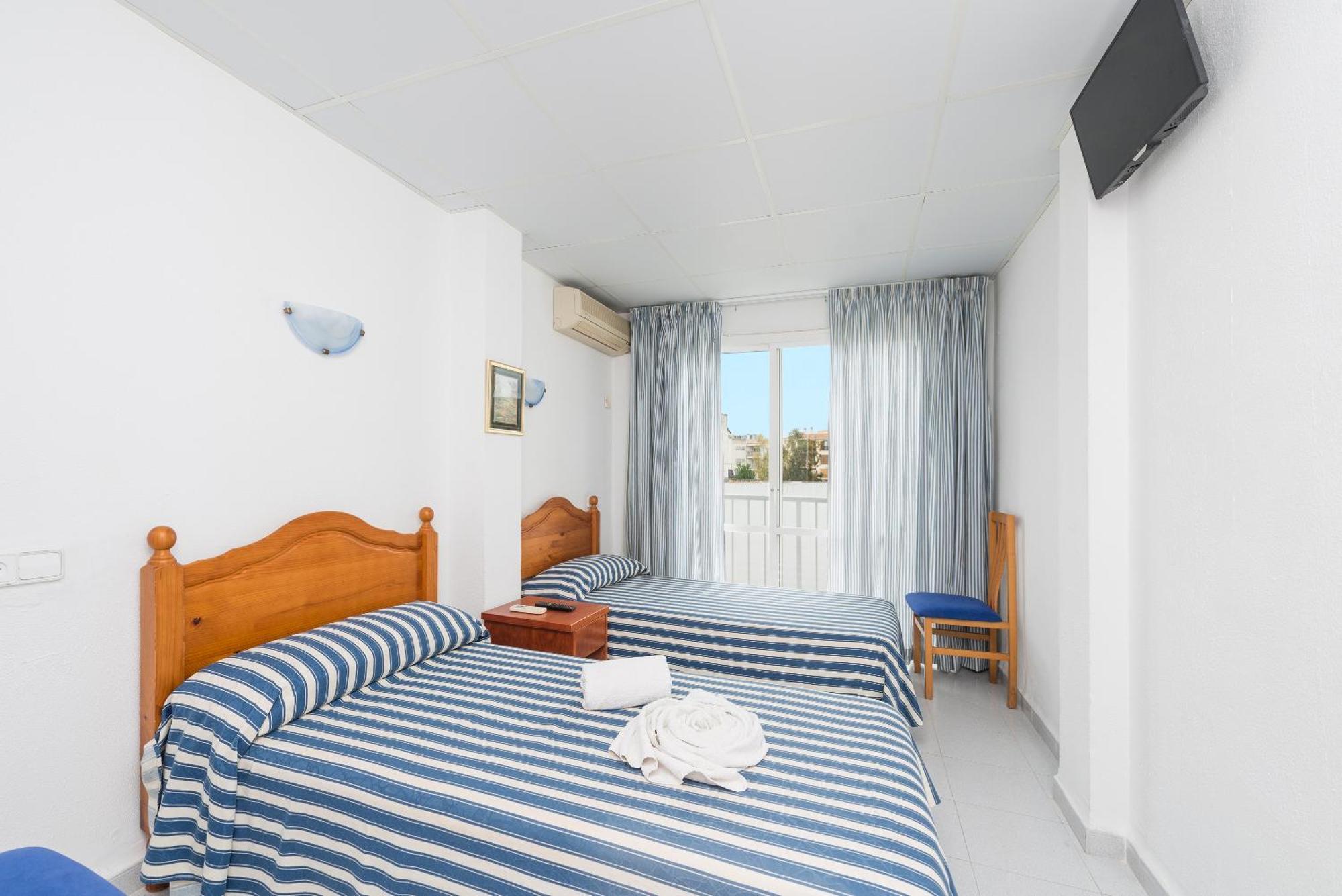 Hostal Vista Alegre Port de Alcudia  Exterior photo